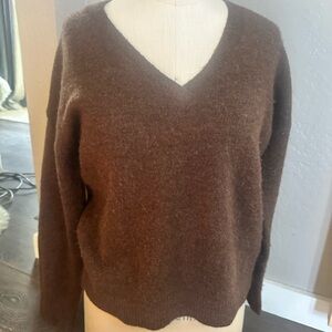 Gap vneck sweater